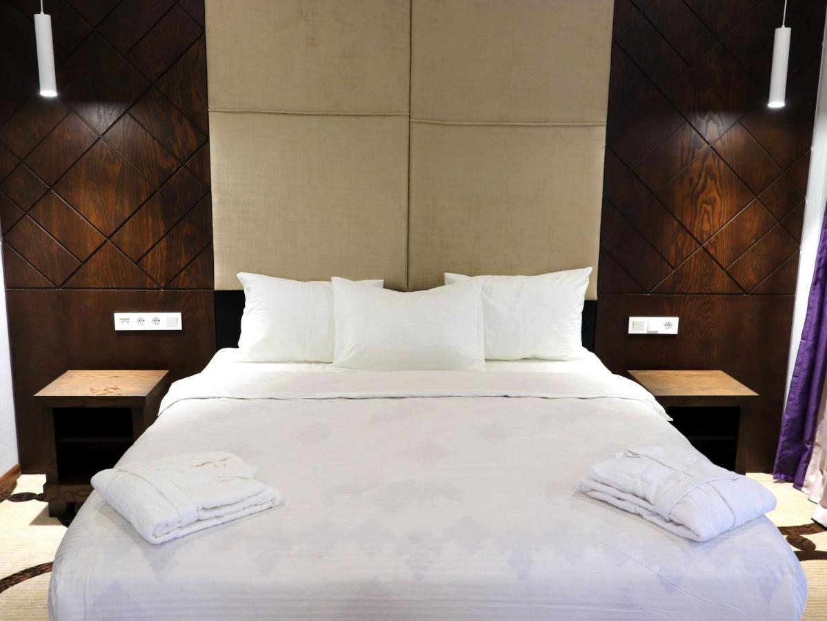 East Palace Hotel الماتي المظهر الخارجي الصورة