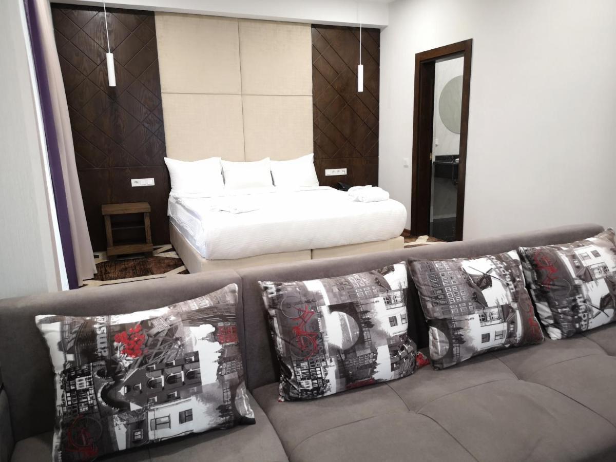East Palace Hotel الماتي المظهر الخارجي الصورة