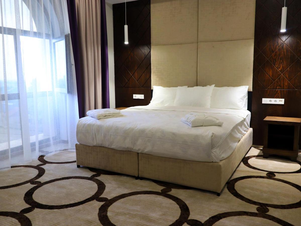 East Palace Hotel الماتي المظهر الخارجي الصورة