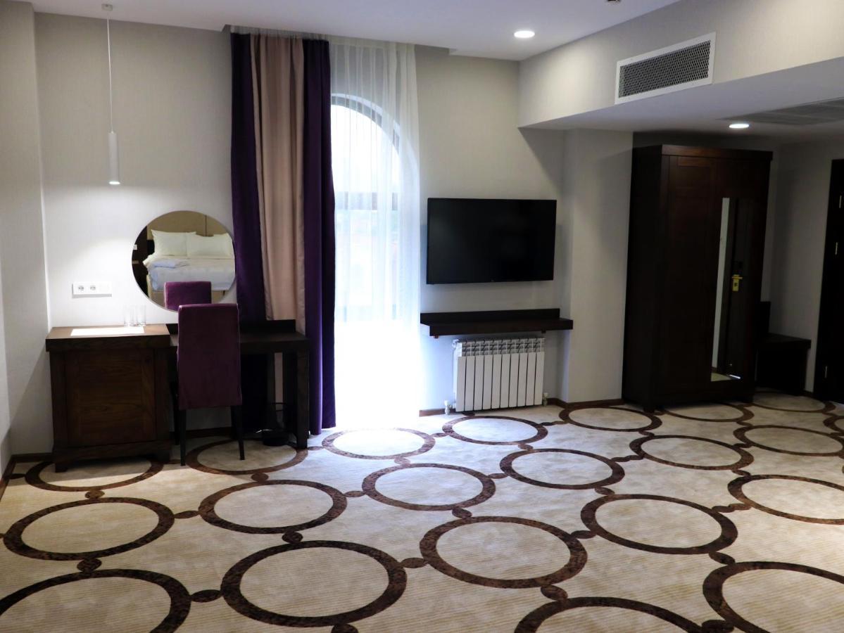 East Palace Hotel الماتي المظهر الخارجي الصورة