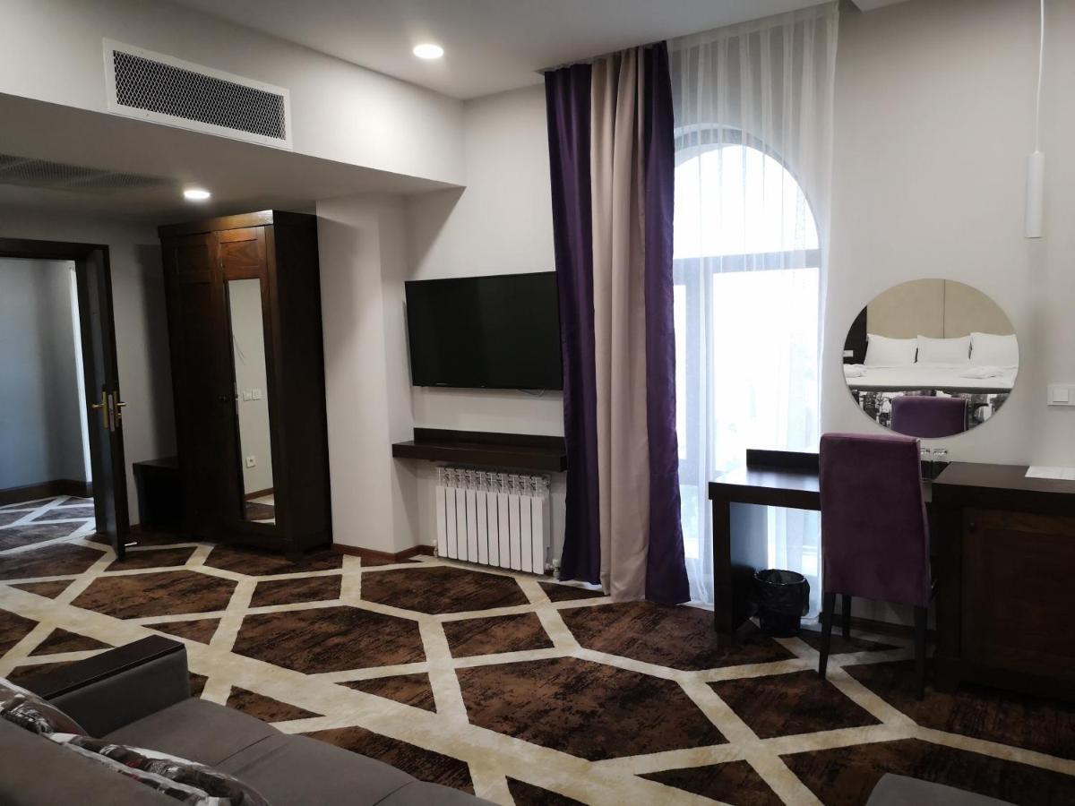 East Palace Hotel الماتي المظهر الخارجي الصورة