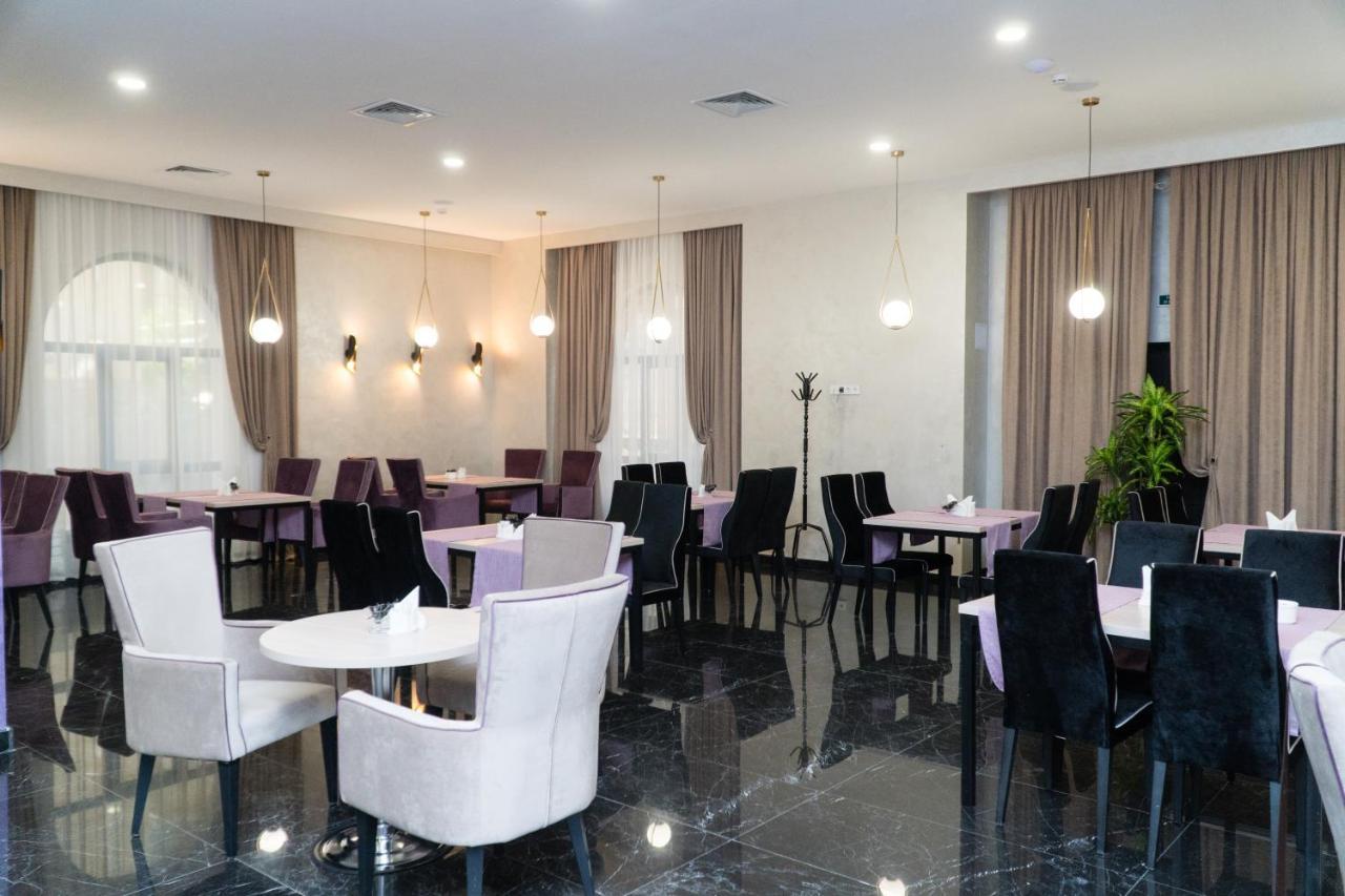 East Palace Hotel الماتي المظهر الخارجي الصورة