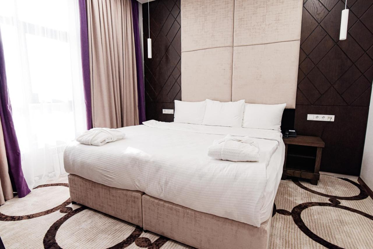 East Palace Hotel الماتي المظهر الخارجي الصورة