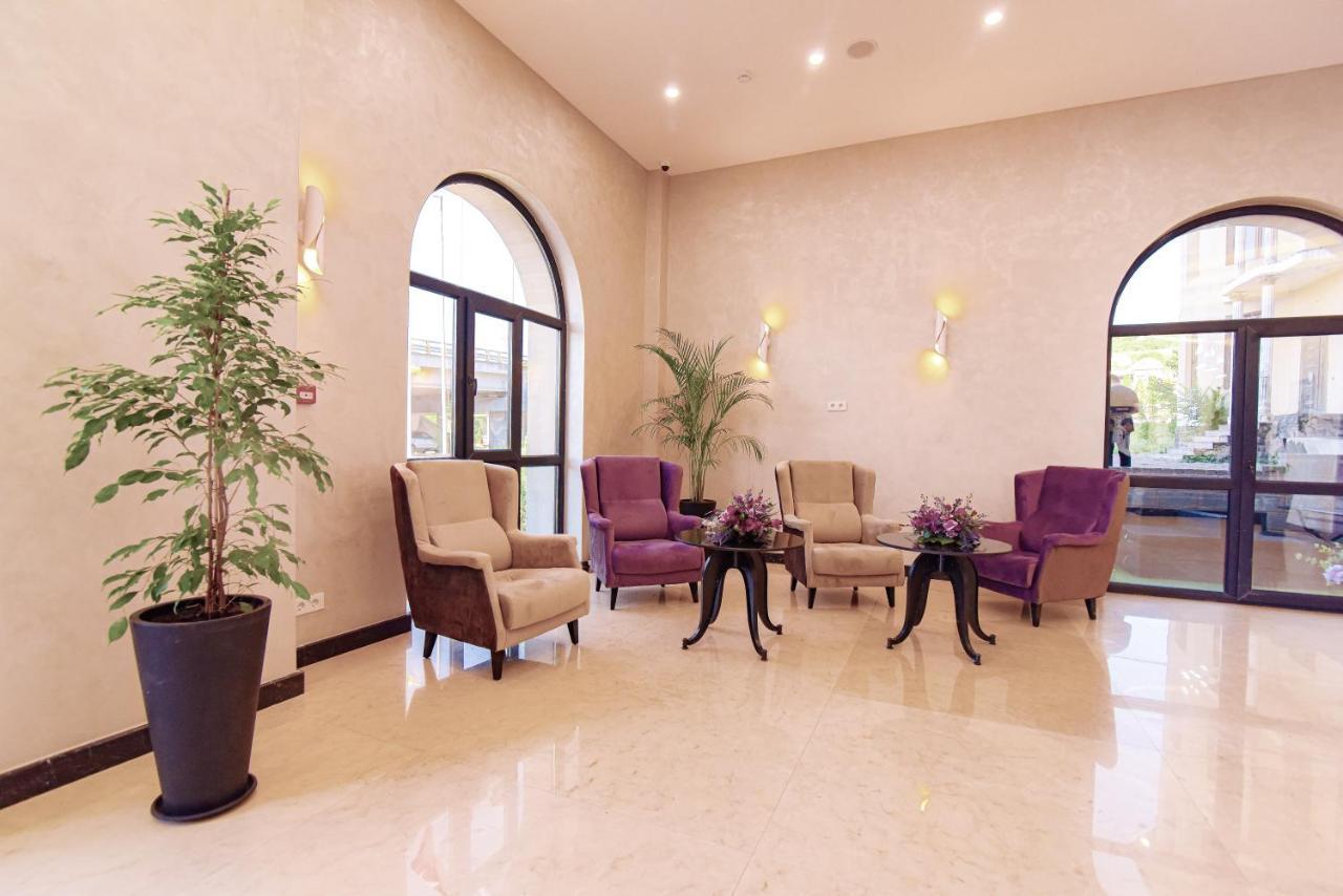 East Palace Hotel الماتي المظهر الخارجي الصورة