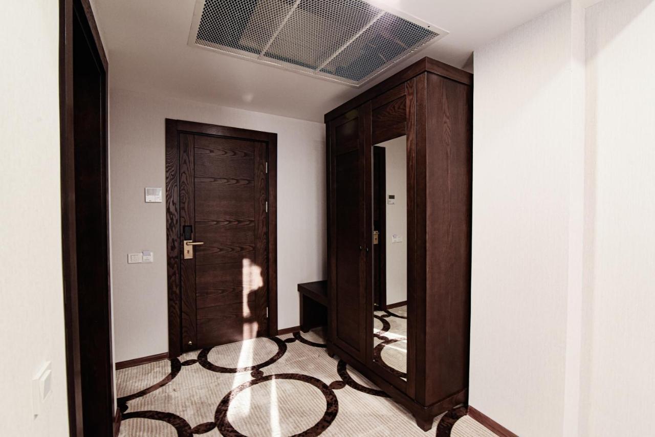 East Palace Hotel الماتي المظهر الخارجي الصورة