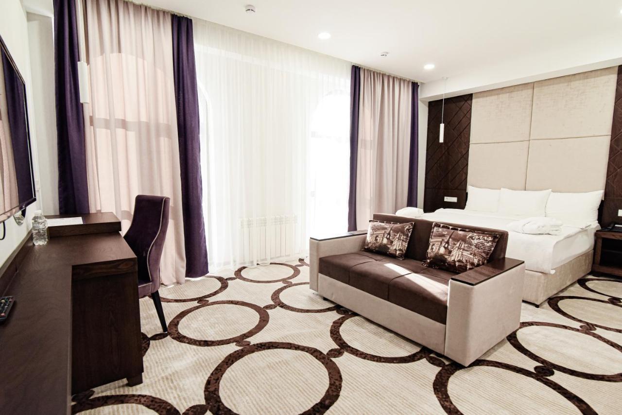East Palace Hotel الماتي المظهر الخارجي الصورة