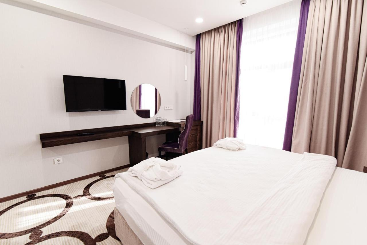 East Palace Hotel الماتي المظهر الخارجي الصورة