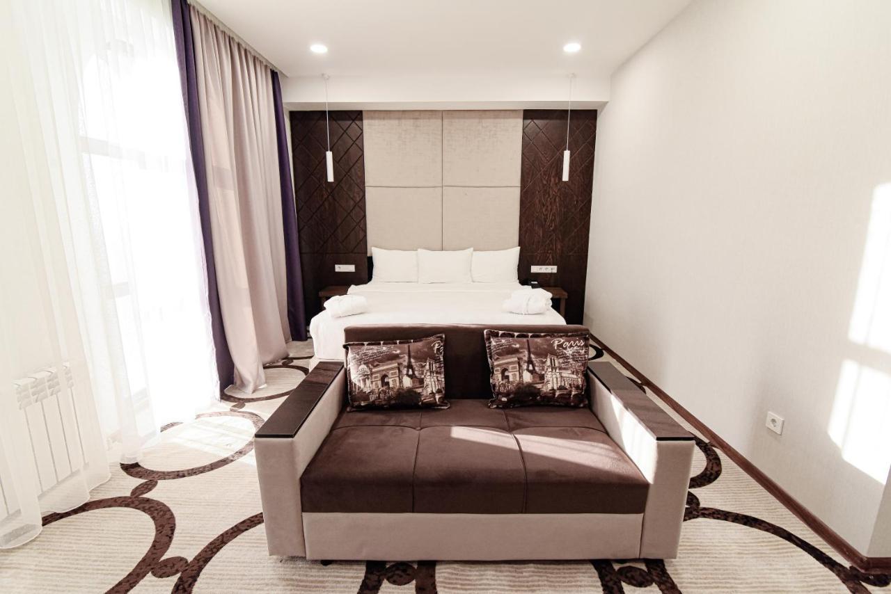 East Palace Hotel الماتي المظهر الخارجي الصورة