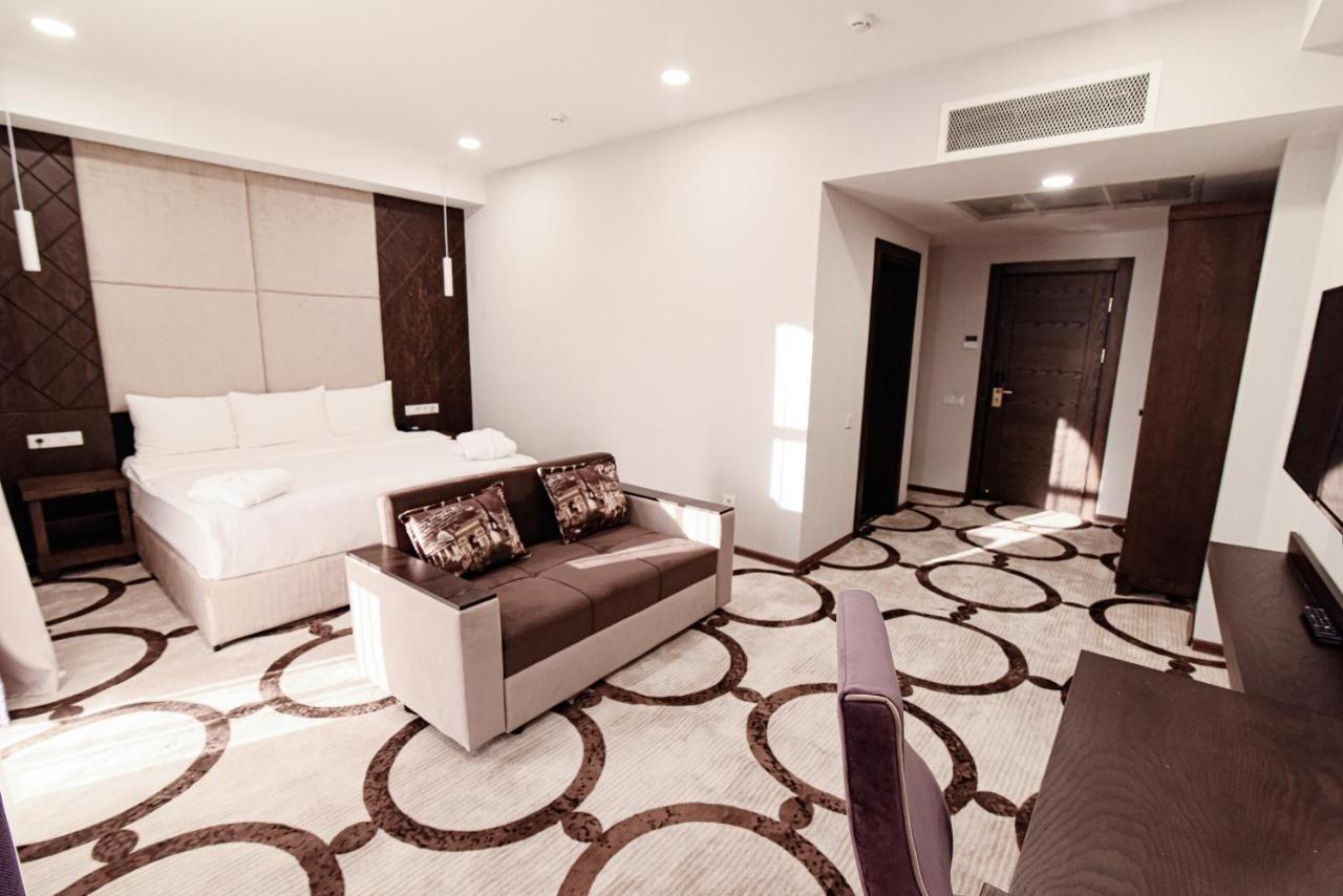 East Palace Hotel الماتي المظهر الخارجي الصورة