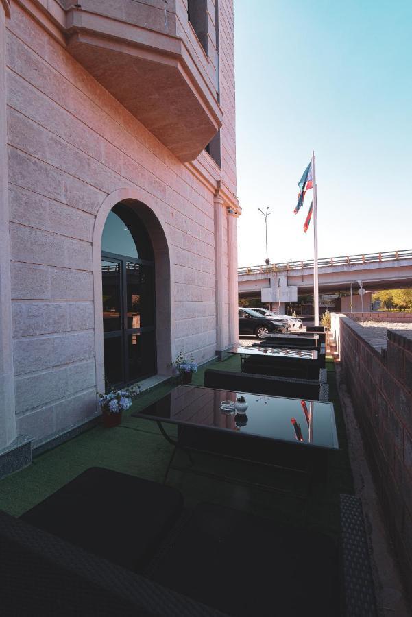 East Palace Hotel الماتي المظهر الخارجي الصورة