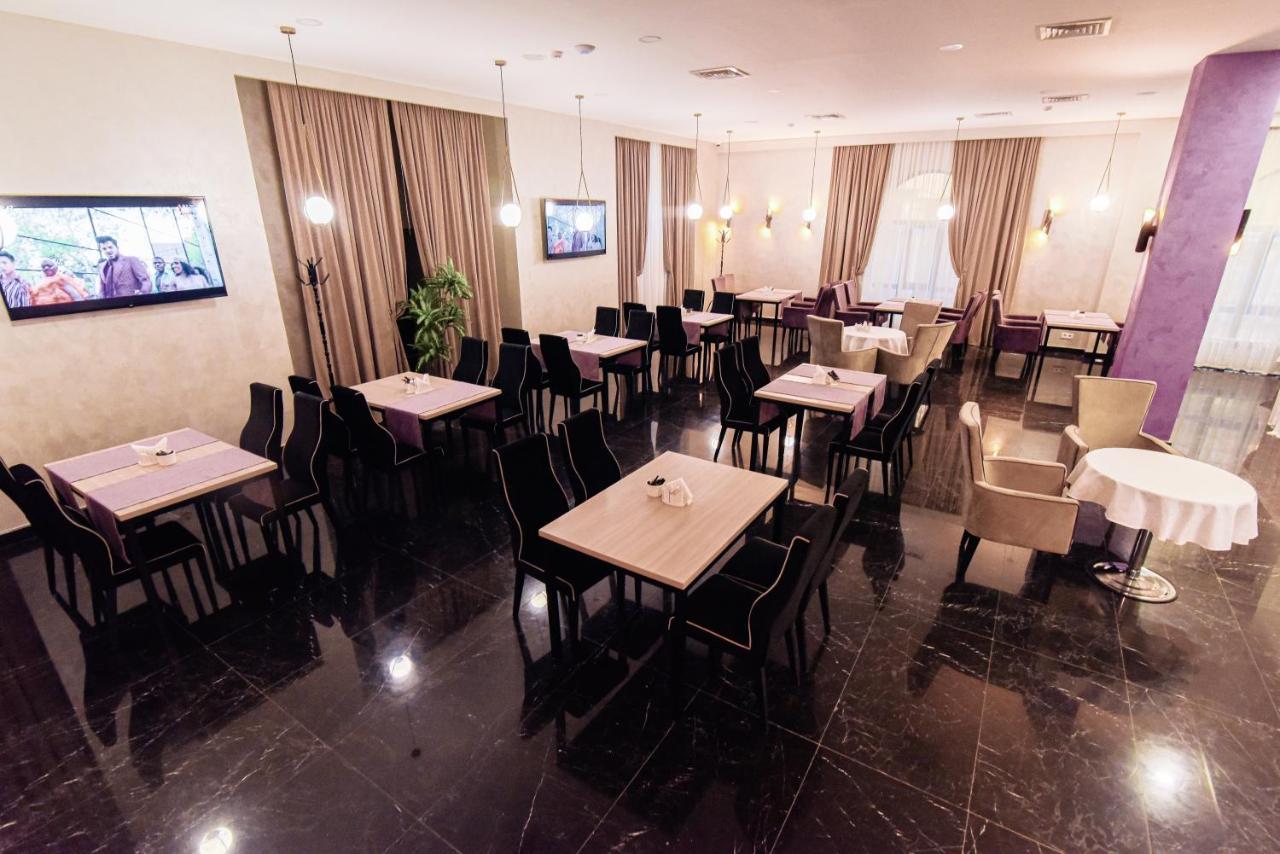 East Palace Hotel الماتي المظهر الخارجي الصورة