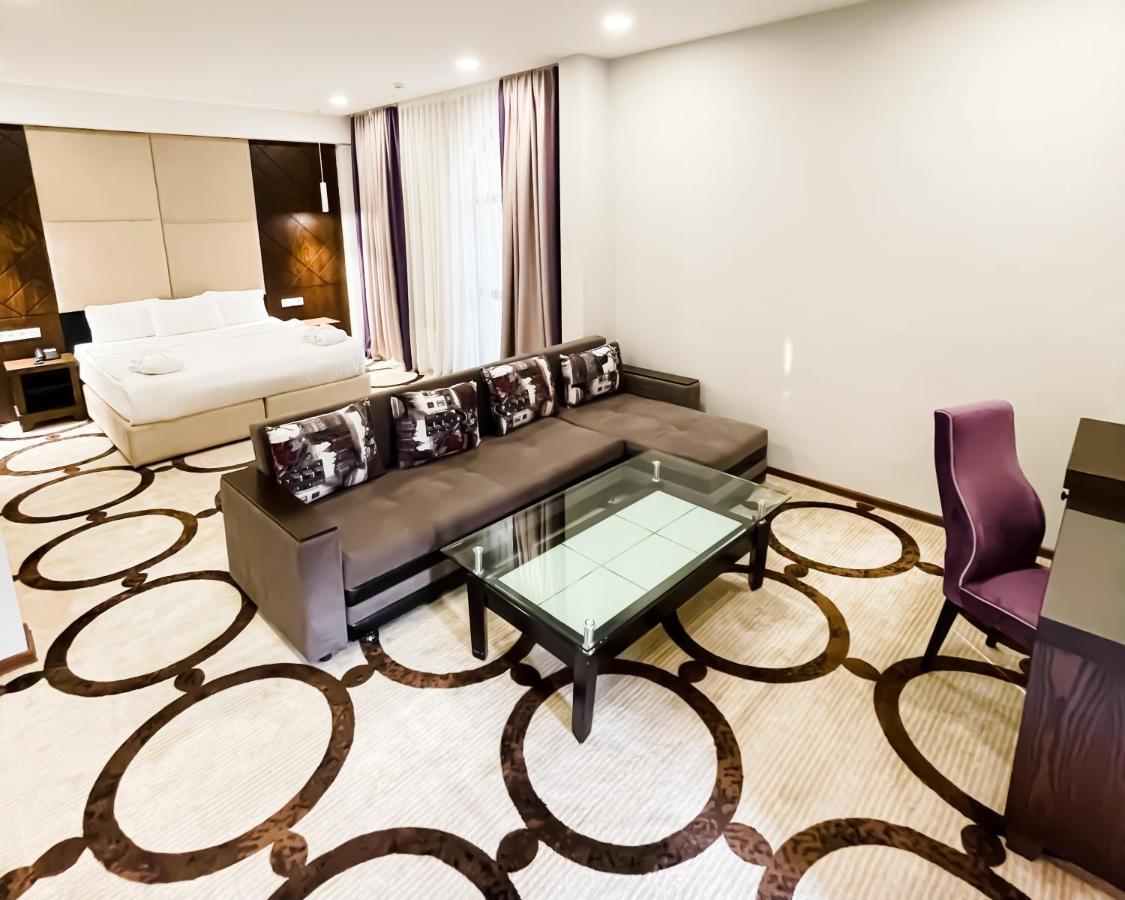 East Palace Hotel الماتي المظهر الخارجي الصورة